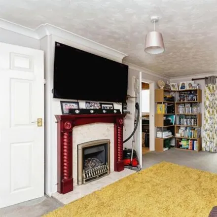 Buy this 3 bed townhouse on Woodlands Road in Ditton, ME20 6HD
