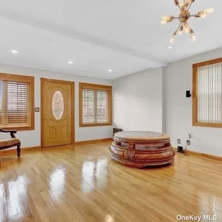 Image 5 - 130-10 121st Street, New York, NY 11420, USA - House for sale
