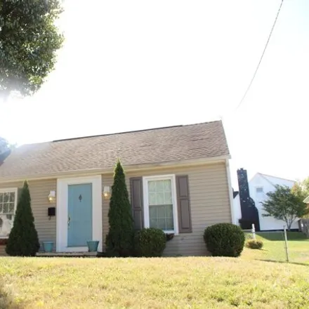 Buy this 3 bed house on 105 North Queens Court in Huntington, WV 25705