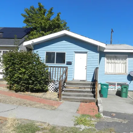 Buy this 2 bed house on 727 Roseway Drive in Klamath Falls, OR 97601