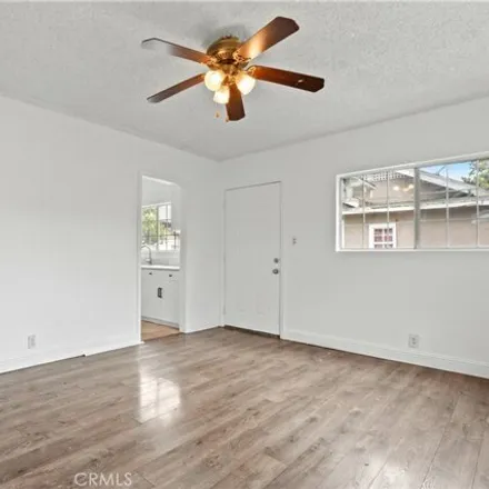 Image 3 - 1537 East 41st Place, Los Angeles, CA 90011, USA - House for sale