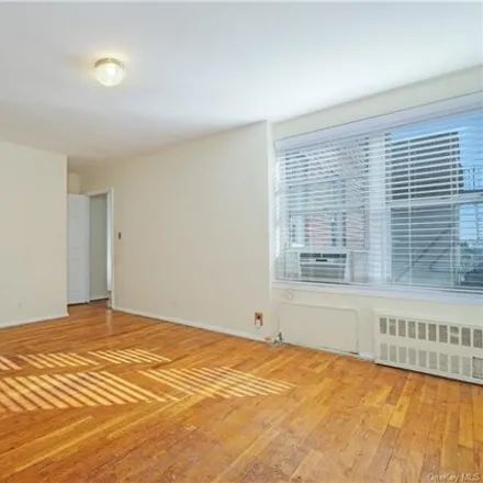 Image 9 - 512 McLean Avenue - East 240th Street, New York, NY 10470, USA - Apartment for sale