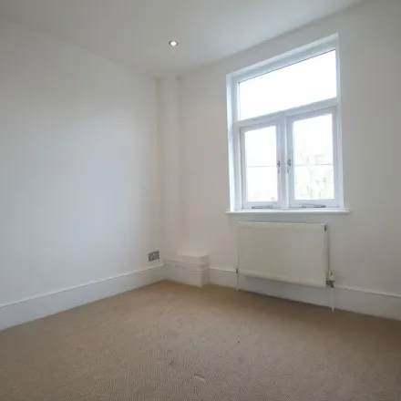 Image 6 - Caledonian Road, London, N7 9RR, United Kingdom - Apartment for rent