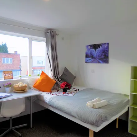 Rent this 8 bed apartment on Sheriff Ave / Freeburn Causeway in Sheriff Avenue, Coventry