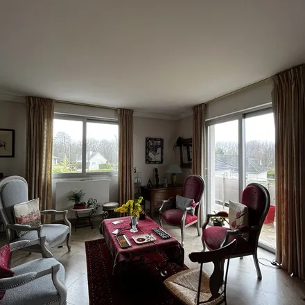 Rent this 6 bed apartment on 1bis Rue Guibout in 10430 Rosières-près-Troyes, France