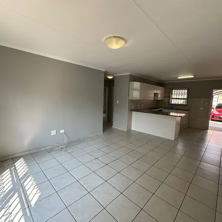 Image 5 - Progress Road, Lindhaven, Roodepoort, 1725, South Africa - Townhouse for rent