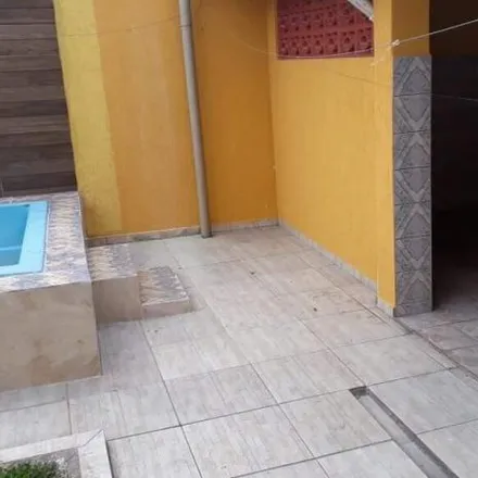 Buy this 2 bed house on Rua do Amor Perfeito in Vale das Acácias, Pindamonhangaba - SP