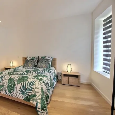 Rent this 2 bed house on Route de l'Ile de Bréhat in 22620 Ploubazlanec, France