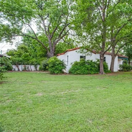 Image 2 - 5417 Byers Avenue, Fort Worth, TX 76107, USA - House for sale