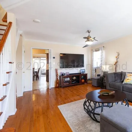 Image 3 - 521 Amherst Avenue, New York, NY 10306, USA - Duplex for sale