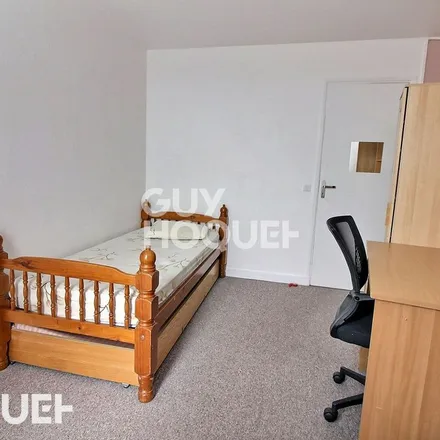 Rent this 3 bed apartment on 1 Avenue Paul Vaillant-Couturier in 94800 Villejuif, France