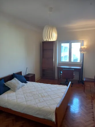 Rent this 4 bed room on Praça Gonçalo Trancoso in 1700-203 Lisbon, Portugal