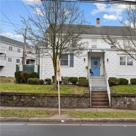 Buy this studio house on 289 Quinnipiac Avenue in Fair Haven East, New Haven