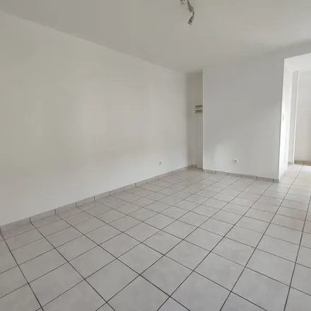 Rent this 2 bed apartment on 1 Avenue Charles de Gaulle in 03100 Montluçon, France