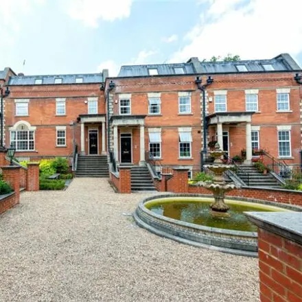 Rent this 5 bed townhouse on The Marist School in Kings Road, Ascot