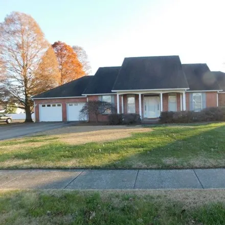 Buy this 3 bed house on 501 West Lindenwood Avenue in Sikeston, MO 63801
