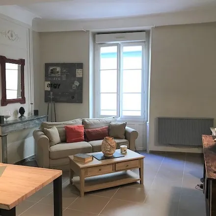 Image 5 - 19bis Rue de l'Aspic, 30000 Nîmes, France - Apartment for rent