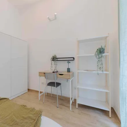 Rent this 5 bed room on Via La Loggia in 9, 10134 Turin Torino