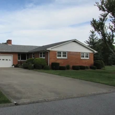 Buy this 3 bed house on 100 Green Brier Drive in Carmi, IL 62821