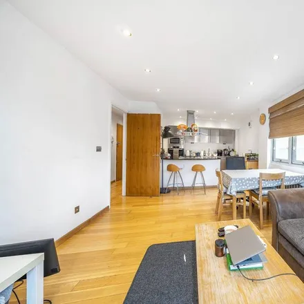 Rent this 1 bed apartment on 43 Bedford Hill in London, SW12 9EX