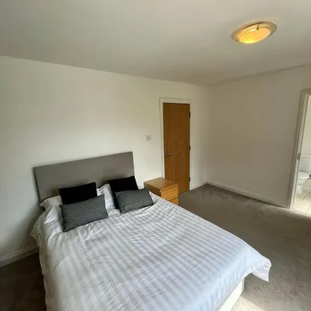 Image 3 - Carisbrooke Road, Leeds, LS16 5RT, United Kingdom - Apartment for rent