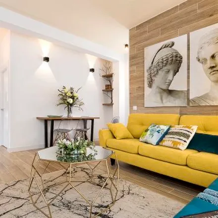 Rent this 3 bed apartment on Casa Consistorial de Sevilla in 헌법대로, 41001 Seville