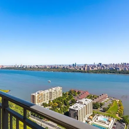 Image 4 - 8830 Boulevard East, Hudson Heights, North Bergen, NJ 07047, USA - Condo for sale