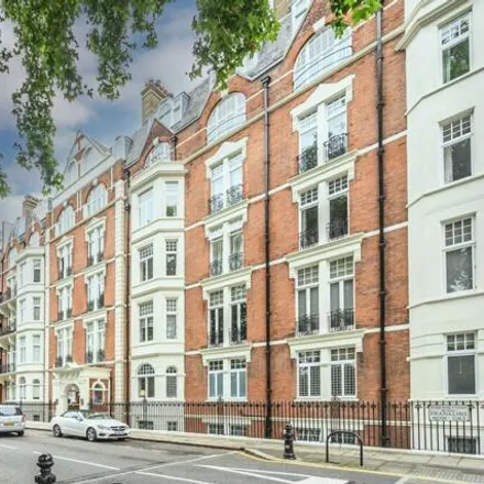 Buy this 1 bed apartment on Burton Court in 1-49 Franklins Row, London