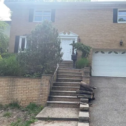 Rent this 3 bed house on 525 Winterbrun Grove in Cliffside Park, NJ 07010