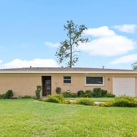 Buy this 3 bed house on 1901 Oaklawn Drive in Midland, TX 79705