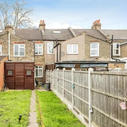 Image 9 - 29 Chargeable Street, London, E16 4JZ, United Kingdom - Townhouse for sale