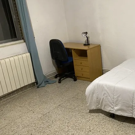 Rent this 4 bed room on Calle de Velázquez in 22, 37005 Salamanca