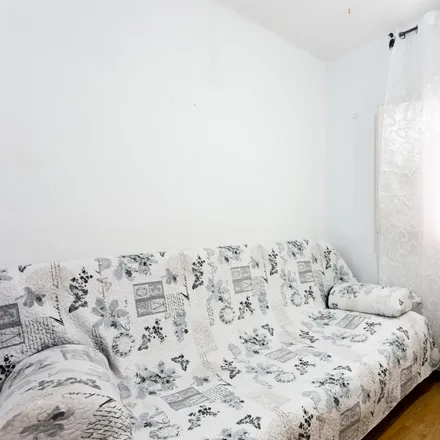 Rent this 4 bed room on Florida - Bóbiles in Carrer de la Florida, 08905 l'Hospitalet de Llobregat
