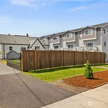 Buy this 6 bed house on 320 South 70th Street in Hillsdale, Tacoma