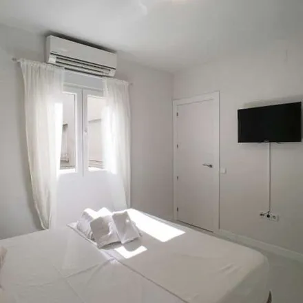 Image 5 - Plaza de Ministriles, 28012 Madrid, Spain - Apartment for rent