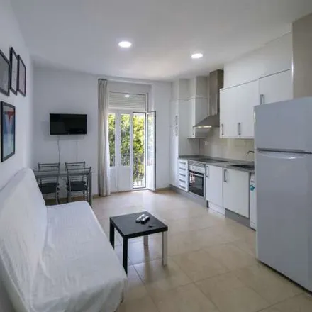 Rent this 1 bed apartment on Carrer de les Illes Canàries in 52, 46023 Valencia