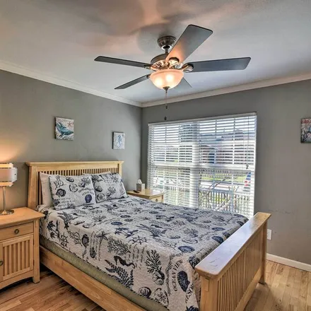 Rent this 3 bed apartment on Galveston