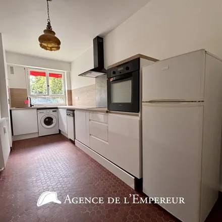 Rent this 2 bed apartment on Hôtel de Ville in Place Jean Tranape, 92500 Rueil-Malmaison