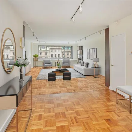 Image 3 - 10 EAST 70TH STREET 6C in New York - Townhouse for sale
