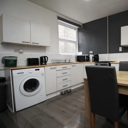 Image 3 - Lower Terrace, Tylorstown, CF43 3ES, United Kingdom - Townhouse for rent