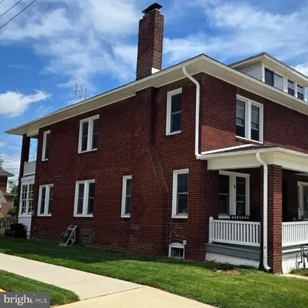 Image 1 - 101 North Sumner Street, West York, York County, PA 17404, USA - House for sale