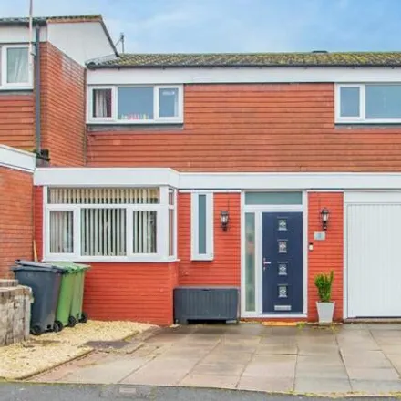 Buy this 3 bed townhouse on Cleeve Close in Redditch, B98 9HS