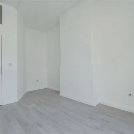 Rent this 2 bed apartment on Rue Wayenberg - Waaienbergstraat 60 in 1050 Ixelles - Elsene, Belgium
