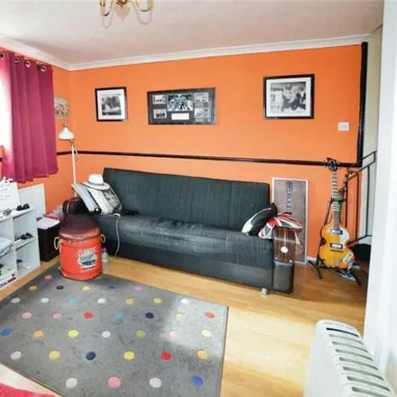 Image 8 - Luxembourg Close, Luton, LU3 3TD, United Kingdom - House for sale