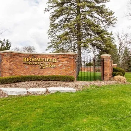 Image 3 - 3187 Bloomfield Shore Drive, Orchard Lake Village, West Bloomfield Township, MI 48323, USA - House for sale