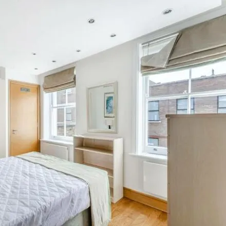 Image 3 - Russell Chambers, Bury Place, London, WC1A 2SN, United Kingdom - Apartment for sale