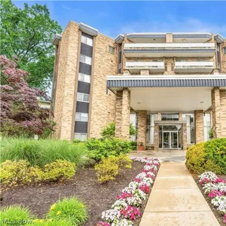 Buy this 2 bed condo on 2202 Acacia Park Drive in Lyndhurst, OH 44124