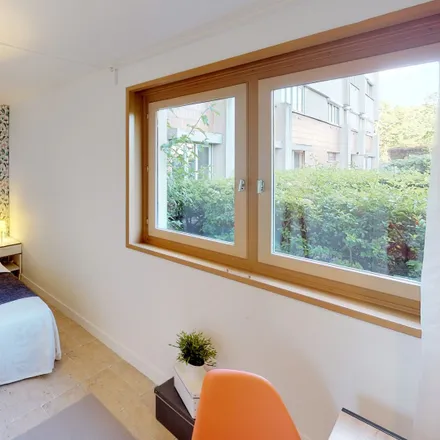 Rent this 4 bed room on 6 rue des cailloux