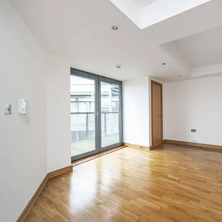 Image 7 - The Greenway, London, E3 2NX, United Kingdom - Apartment for rent