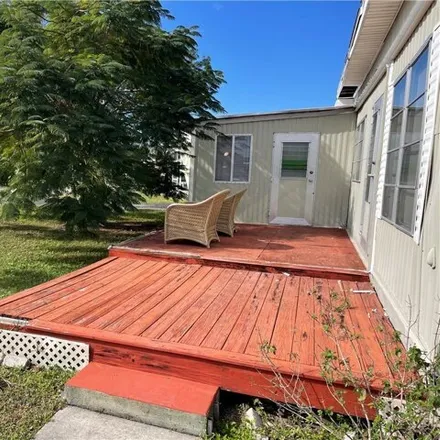 Image 4 - 197 Flame Lane, West Mobile Manor, North Fort Myers, FL 33917, USA - House for sale